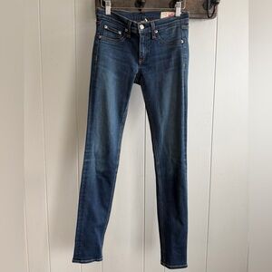 rag & bone Skinny Jeans. Size 26. Bedford Wash. pre-owned. Good Condition.